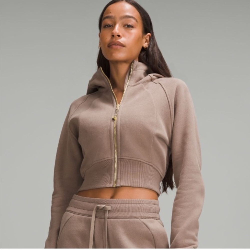 Lululemon cropped Scuba size 8